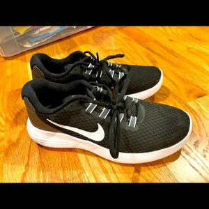 Nike womens black sneakers 7.5 (never worn)